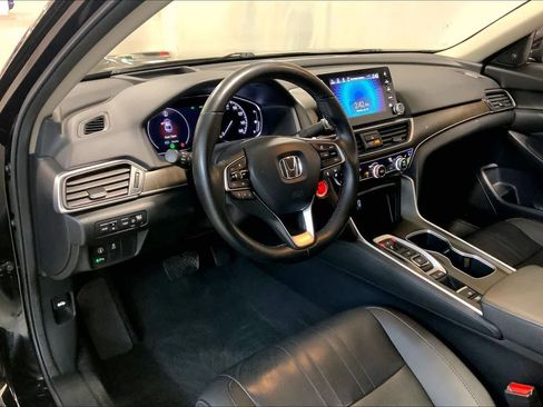 Used 2020 Honda Accord Touring image 17