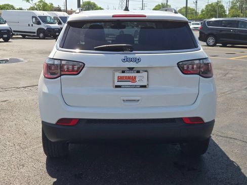 Used 2022 Jeep Compass Latitude w/ Sun and Sound Group AWD/4WD image 13