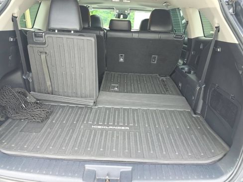 Certified 2021 Toyota Highlander XLE AWD/4WD image 20