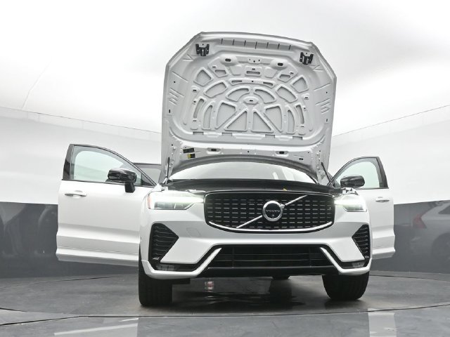 Used 2024 Volvo XC60 B5 Plus w/ Protection Package Premier AWD/4WD image 54