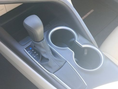 Used 2021 Toyota Camry LE image 29