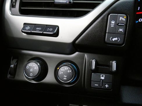 Used 2016 Chevrolet Suburban LTZ image 29