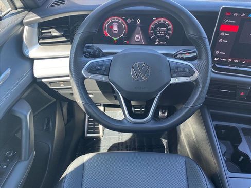 Used 2025 Volkswagen Tiguan SE R-Line image 6