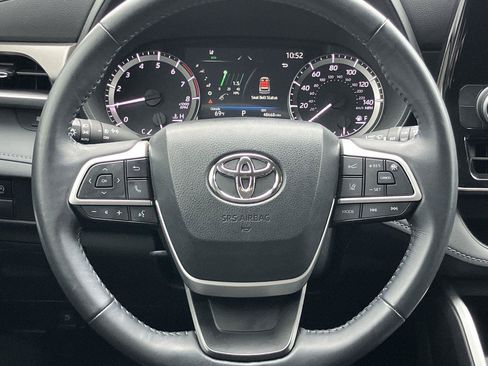Used 2023 Toyota Highlander LE AWD/4WD image 18