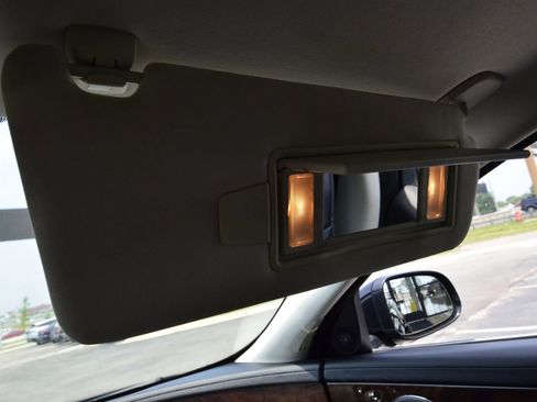 Used 2016 Jaguar XJ R-Sport image 35