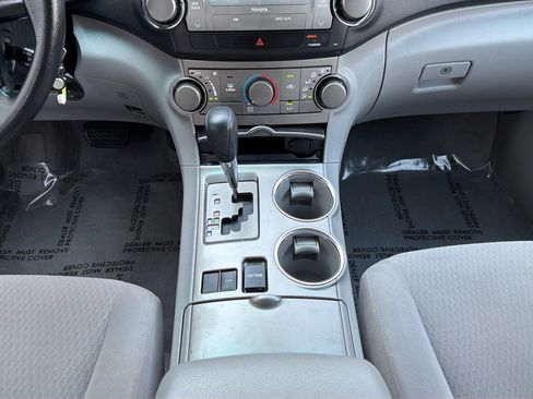 Used 2010 Toyota Highlander 2WD w/ Cold Weather Pkg image 12