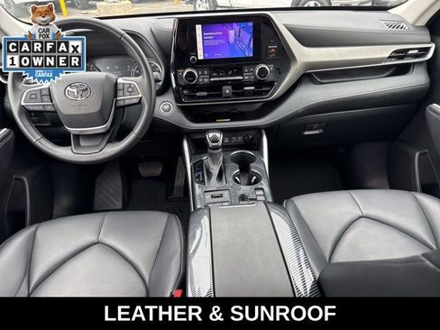 Used 2023 Toyota Highlander XLE image 4