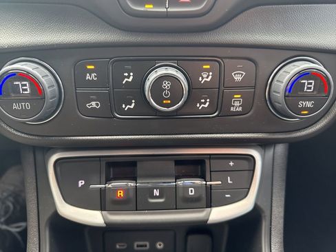 Used 2023 GMC Terrain SLE w/ Driver Convenience Package image 23