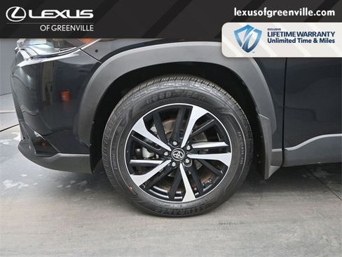 Used 2024 Toyota Corolla Cross XSE image 9