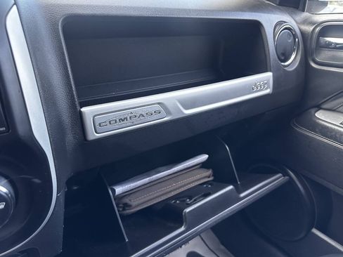 Used 2016 Jeep Compass Latitude FWD image 23