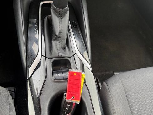 Used 2020 Toyota Corolla LE FWD image 15