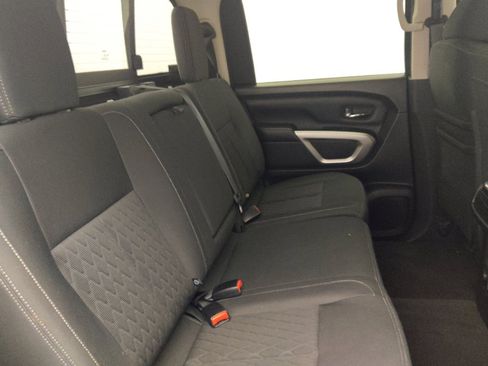 Used 2019 Nissan Titan SV w/ SV Convenience Package RWD image 19