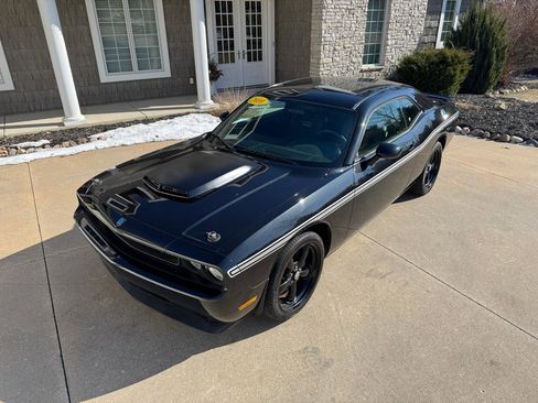 Used 2010 Dodge Challenger R/T w/ Mopar 10 Pkg image 19