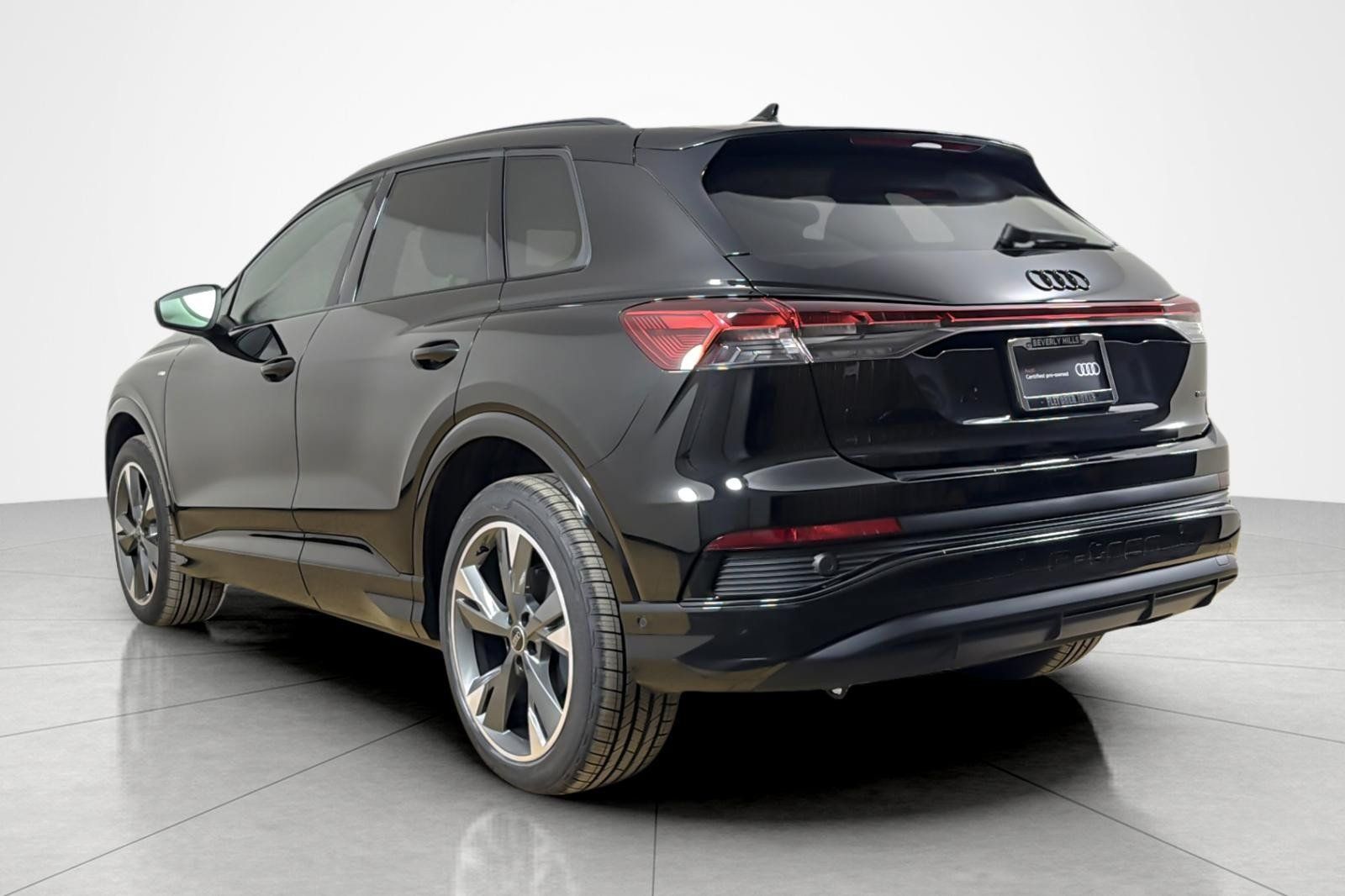Certified 2023 Audi Q4 e-tron Premium Plus AWD/4WD image 3