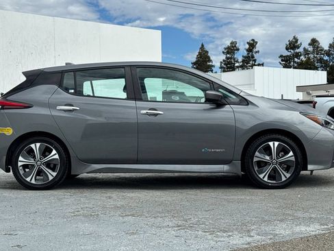 Used 2018 Nissan Leaf SV w/ Protection Package FWD image 2