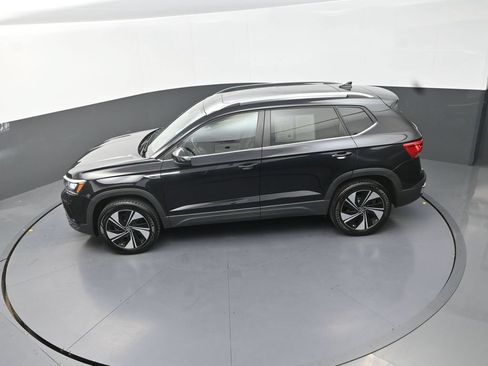 Used 2024 Volkswagen Taos SE AWD/4WD image 16