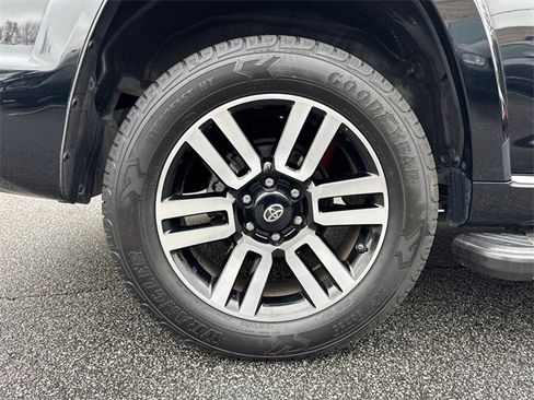 Used 2020 Toyota 4Runner image 17