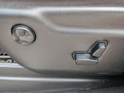 Used 2012 Jeep Grand Cherokee Overland Summit image 17