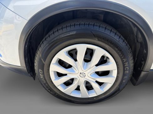 Used 2015 Nissan Rogue S FWD image 9