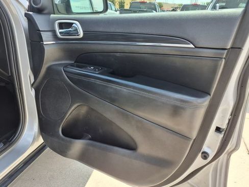Used 2020 Jeep Grand Cherokee Limited AWD/4WD image 23