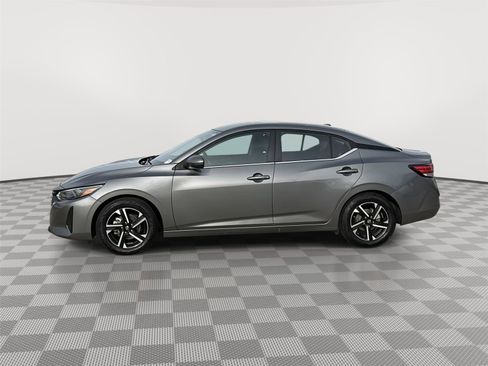 Used 2025 Nissan Sentra SV FWD image 2