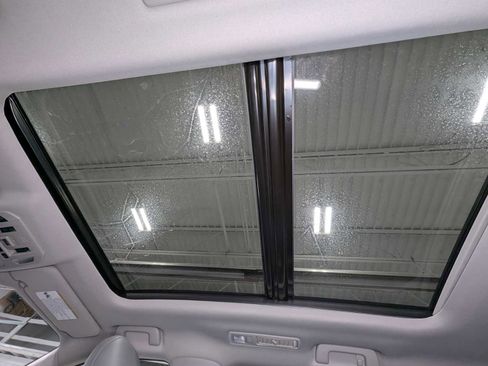 Used 2021 Toyota Highlander Platinum image 17