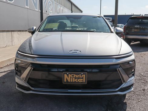 Used 2025 Hyundai Sonata SEL FWD image 2