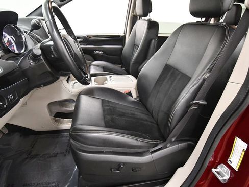 Used 2018 Dodge Grand Caravan SXT FWD image 14
