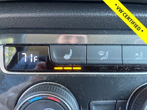 Used 2021 Volkswagen Tiguan SE image 20