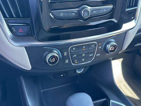 Used 2023 Chevrolet Traverse LS FWD image 16