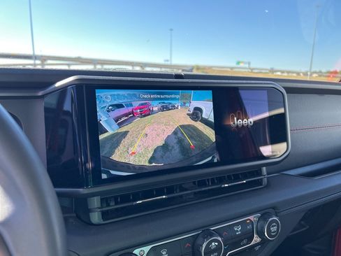 Used 2024 Jeep Wrangler Unlimited Rubicon image 20