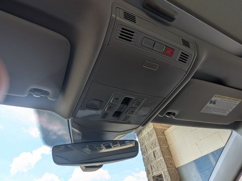 Used 2025 Volkswagen Jetta SE w/ Sunroof Package FWD image 30