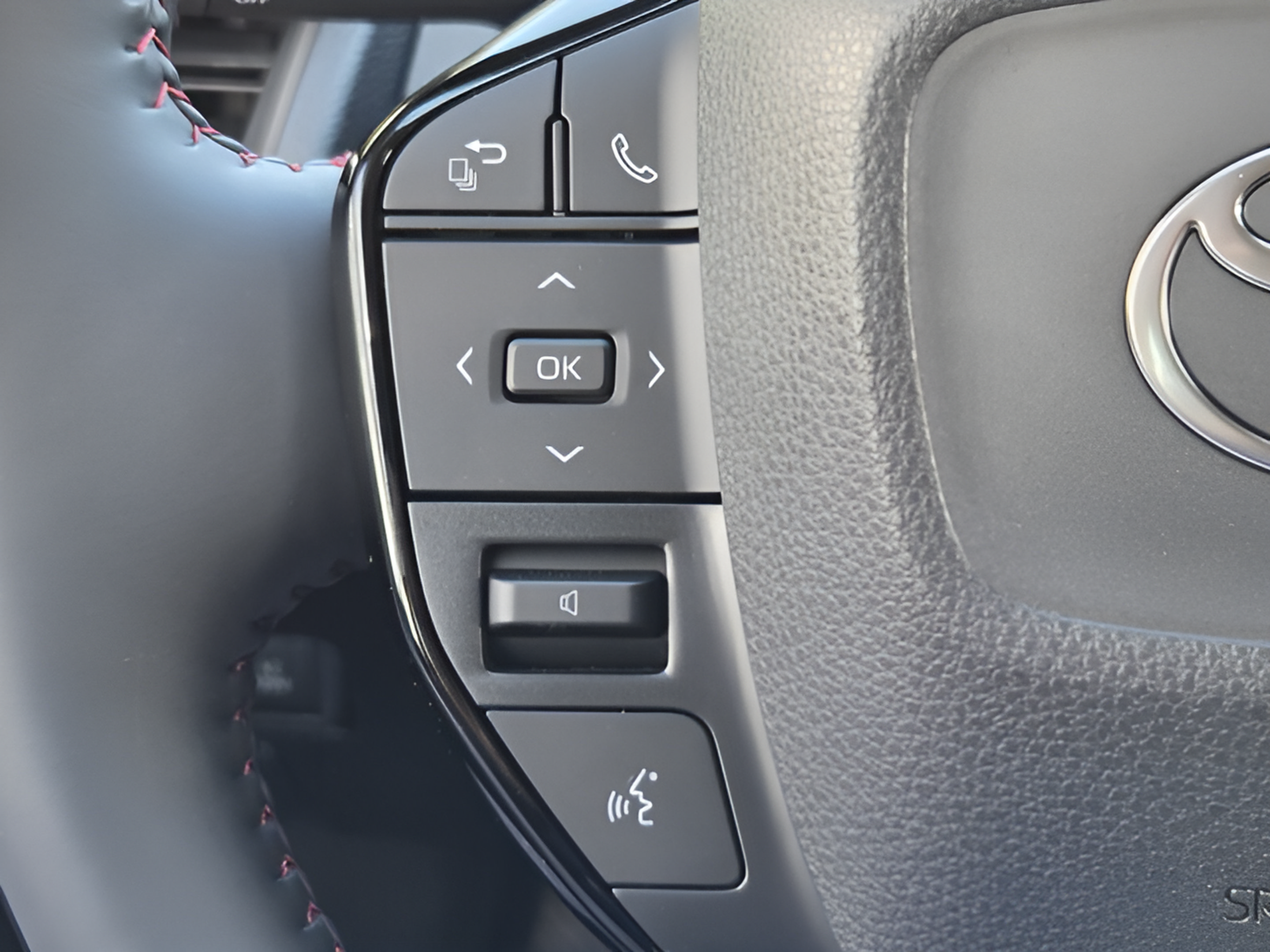 New 2026 Toyota Prius Plug-In Hybrid FWD image 17