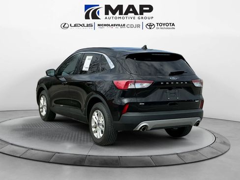 Used 2020 Ford Escape SE image 3