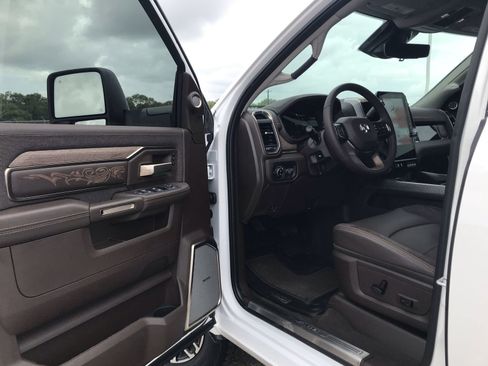 New 2025 RAM 2500 Limited AWD/4WD image 23