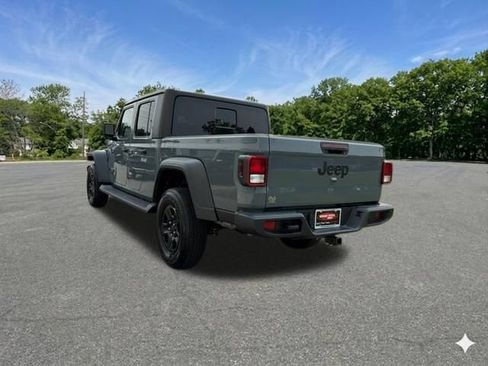 Used 2024 Jeep Gladiator Sport AWD/4WD image 6