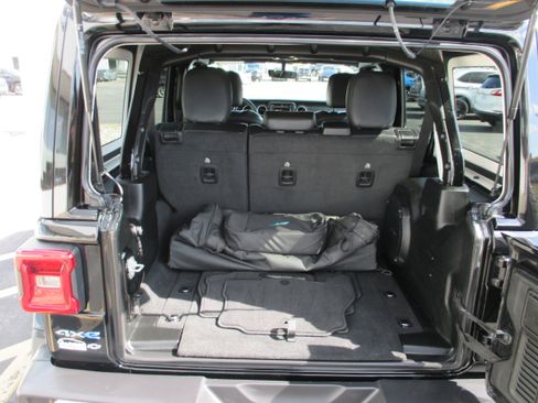 Used 2023 Jeep Wrangler Unlimited Sahara w/ Cold Weather Group image 10