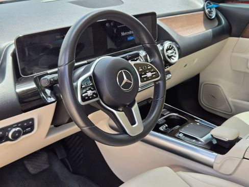 Used 2021 Mercedes-Benz GLA 250 4MATIC w/ Premium Package image 8