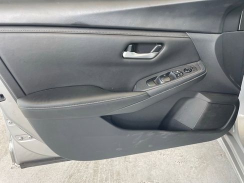 Certified 2023 Nissan Sentra SV FWD image 9