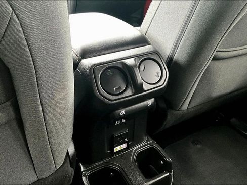 Used 2025 Jeep Wrangler Unlimited Sahara AWD/4WD image 11