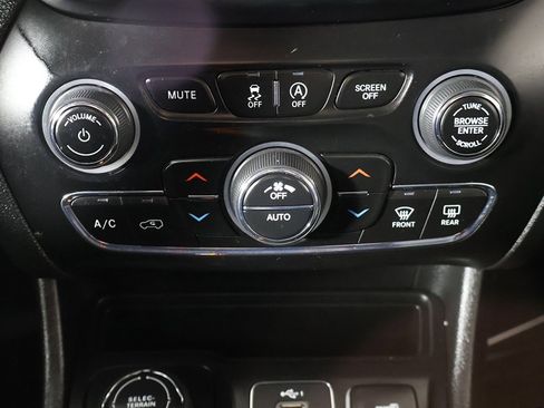 Used 2022 Jeep Cherokee Limited image 44