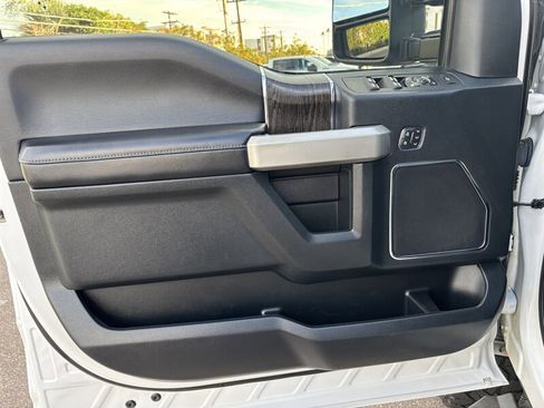 Used 2021 Ford F250 Lariat w/ Lariat Value Package AWD/4WD image 9