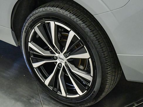Certified 2025 Volvo XC60 B5 Plus AWD/4WD image 11