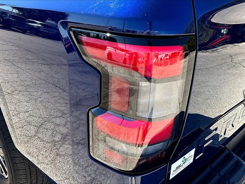Used 2022 Nissan Frontier SV image 28