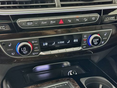 Used 2019 Audi Q7 3.0T Premium Plus w/ Premium Plus Package AWD/4WD image 26