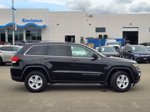 Used 2017 Jeep Grand Cherokee Laredo w/ Quick Order Package 2BE image 4