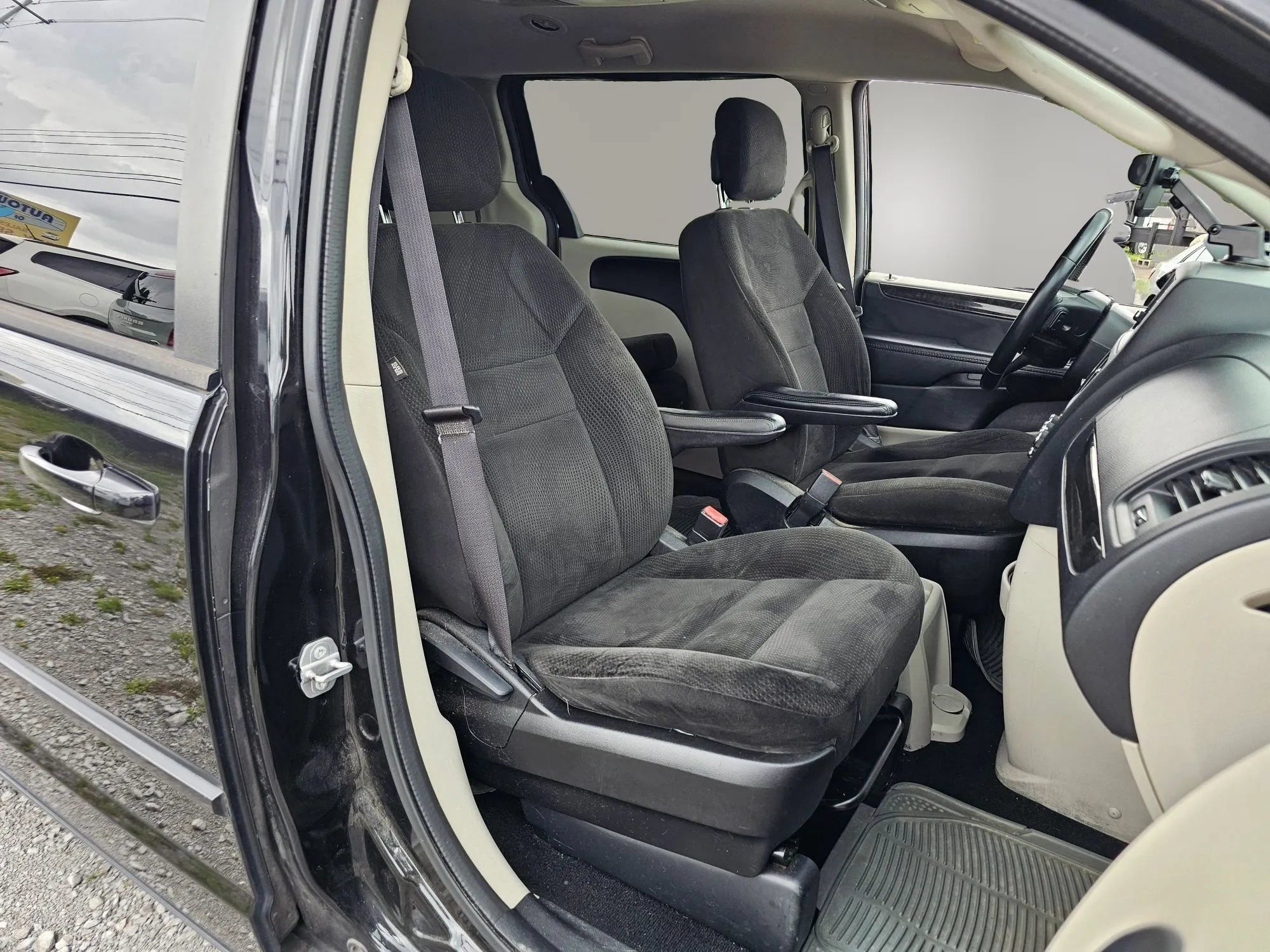 Used 2015 Dodge Grand Caravan SE w/ Quick Order Package 29E SE FWD image 7