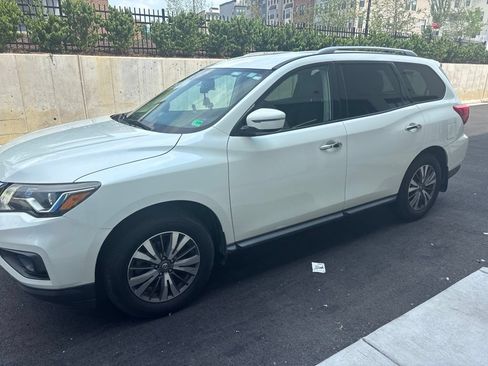 Used 2017 Nissan Pathfinder SV w/ SV Cold Weather Package AWD/4WD image 1