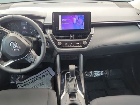 Used 2023 Toyota Corolla Cross LE image 11