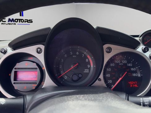 Used 2017 Nissan 370Z Coupe RWD image 10